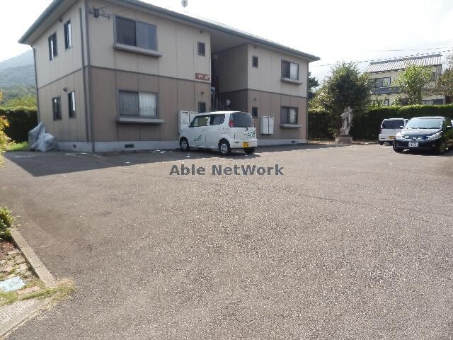  島原鉄道/霊丘公園体育館駅 車移動　7分3.3km 2階 築20年