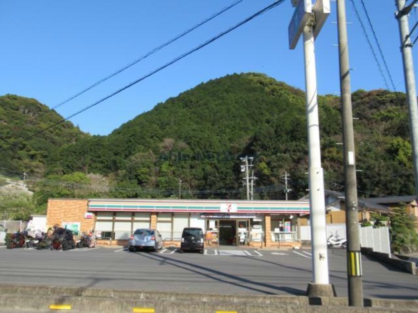 セブンイレブン長崎戸石町店(コンビニ)まで1192m 長崎本線/肥前古賀駅 車移動　10分5.9km 2階 築7年