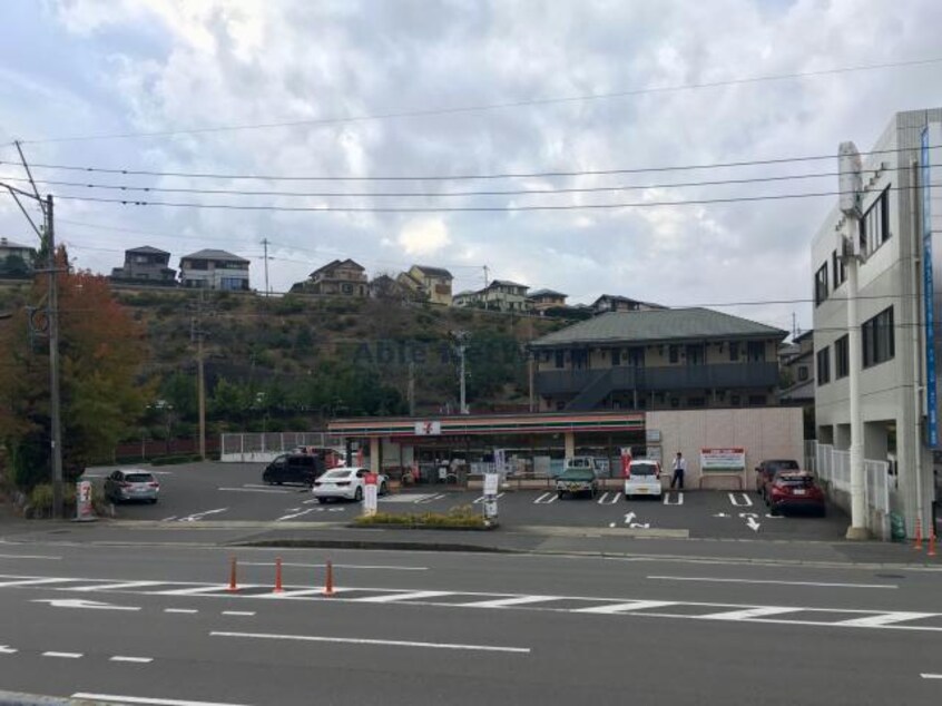 セブンイレブン諫早久山台店(コンビニ)まで575m 長崎本線/喜々津駅 徒歩25分 1-2階 築25年