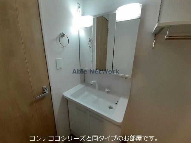  コンテ・ココ　東町