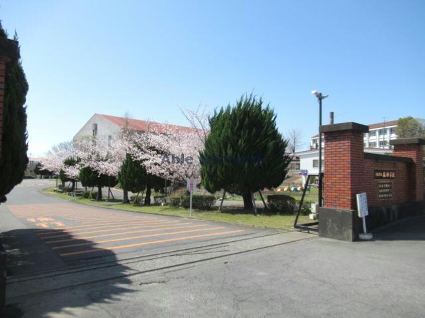 私立鎮西学院高校(高等学校/高等専門学校)まで896m Prezia栄田