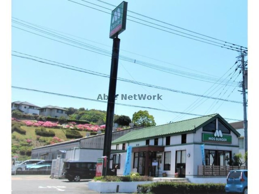 モスバーガー諫早久山台店(その他飲食（ファミレスなど）)まで1037m スカイ　フラワー