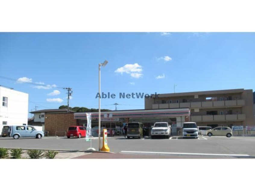 セブンイレブン多良見体育センター前店(コンビニ)まで564m フロンティアききつⅢ