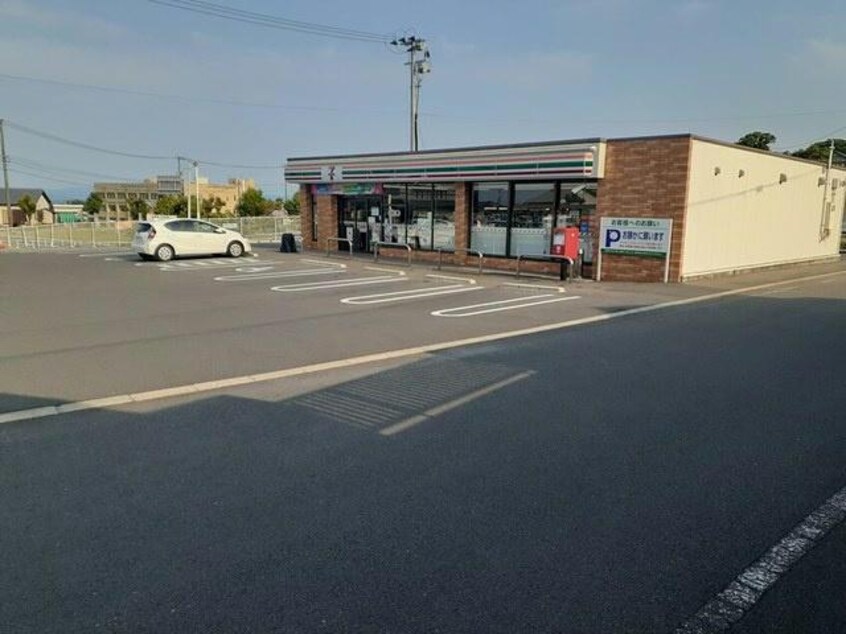 セブンイレブン島原城見町店(コンビニ)まで986m ビオルネⅡ