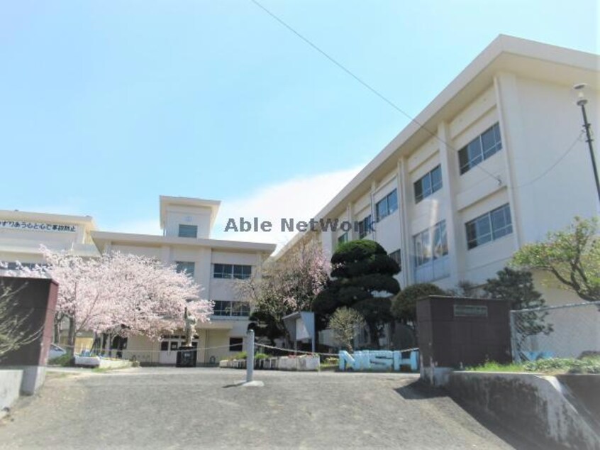 諫早市立西諫早中学校(中学校/中等教育学校)まで967m MODERN PALAZZO 西諫早駅