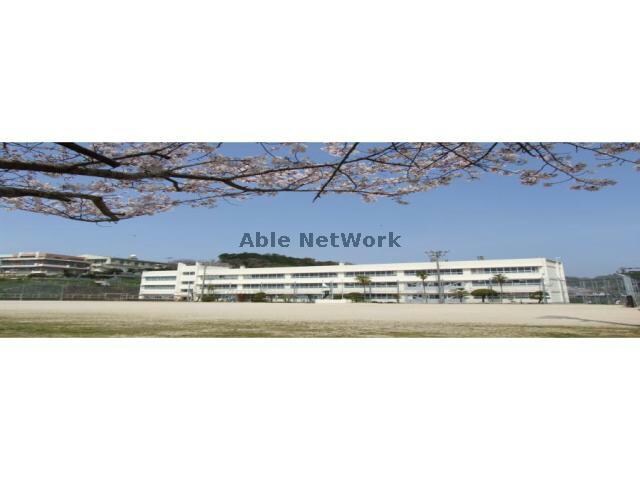 諫早市立長田中学校(中学校/中等教育学校)まで759m エミネント長田Ⅰ