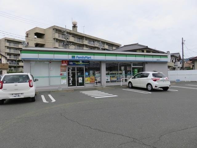 ファミリーマート豊橋東幸店(コンビニ)まで380m みゆきサンプラザ