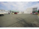 ファミリーマート豊橋南栄空池店(コンビニ)まで516m グリーンステージ東山