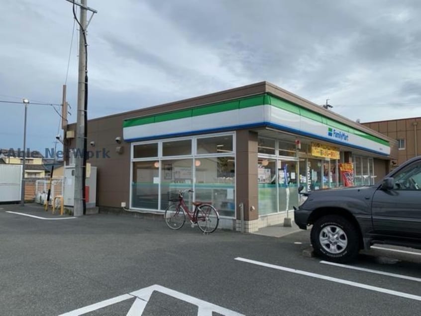 ファミリーマート豊橋松井町店(コンビニ)まで689m グラトンハウスⅡ