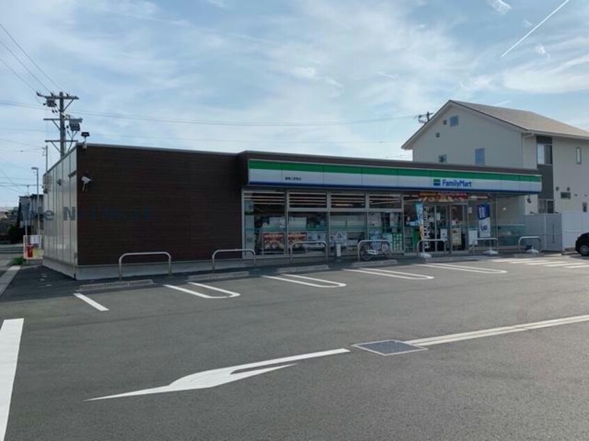 ファミリーマート豊橋上野東店(コンビニ)まで369m レガーロＵｅｎｏ