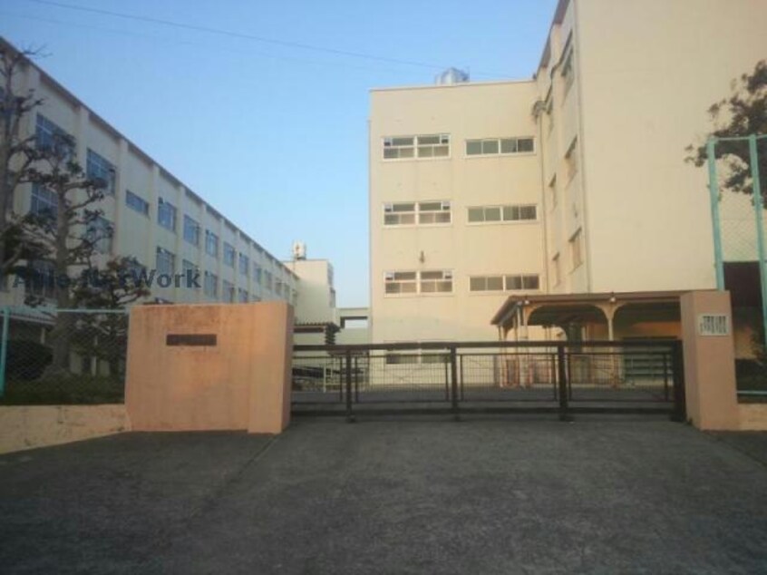 豊橋市立高師台中学校(中学校/中等教育学校)まで1848m ラ・ファミーユ
