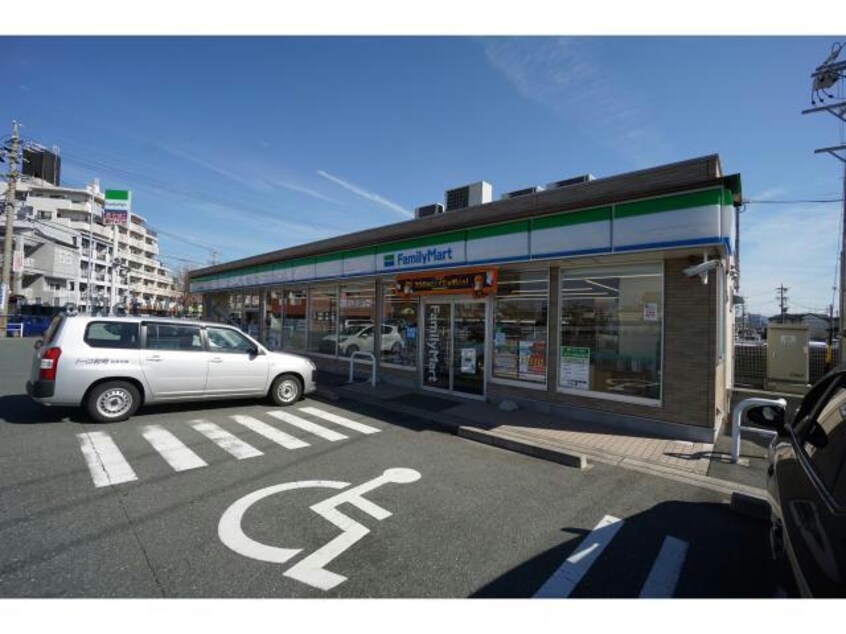 ファミリーマート豊橋中郷店(コンビニ)まで611m カーサ　フェリーチェⅠ
