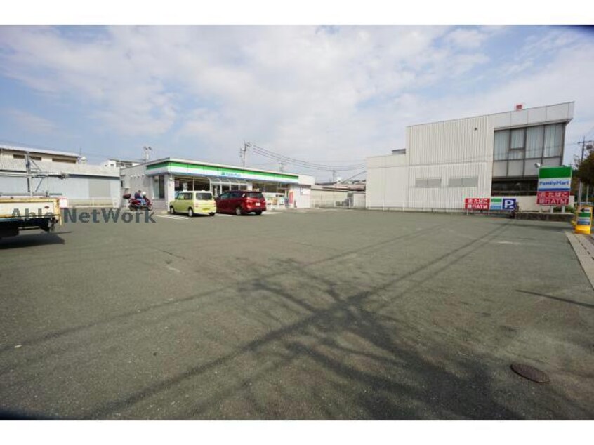 ファミリーマート豊橋南栄空池店(コンビニ)まで405m ハイシティ南栄