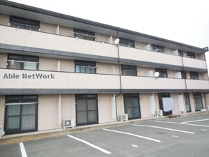 Pine Well駅前　C棟
