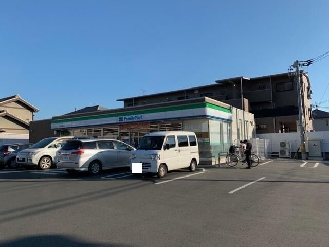 ファミリーマート豊橋弥生町店(コンビニ)まで594m エリザ