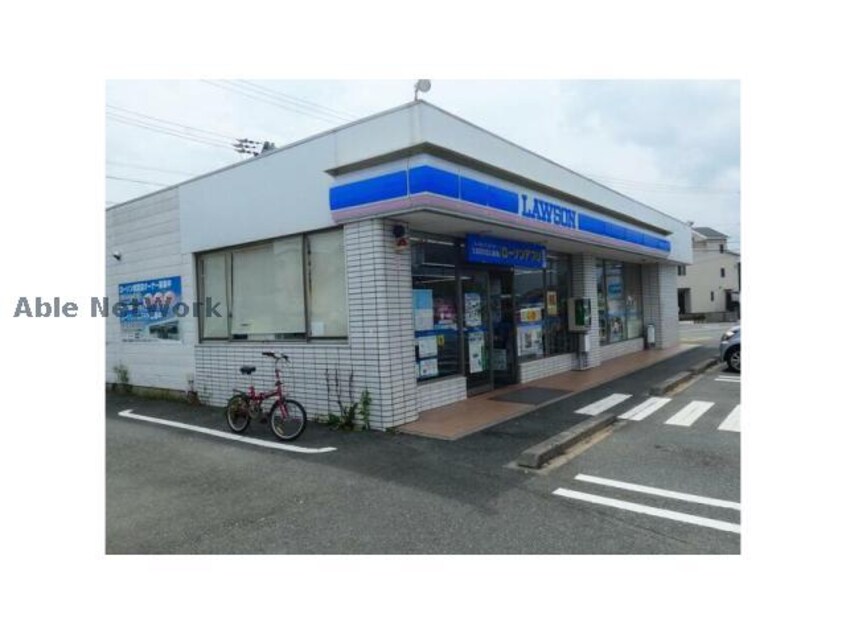 ローソン豊橋二川店(コンビニ)まで874m クレメゾンコートEAST