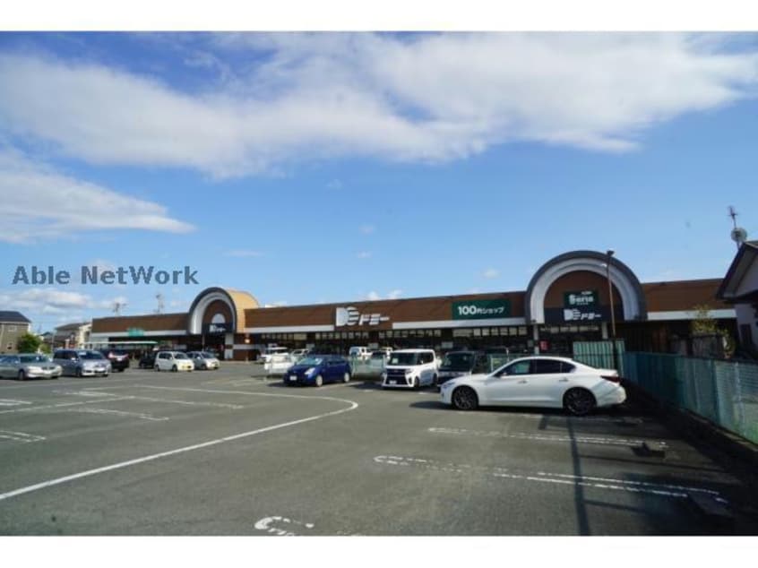 ドミー渡津店(スーパー)まで1075m ヒカルサ豊橋小向町