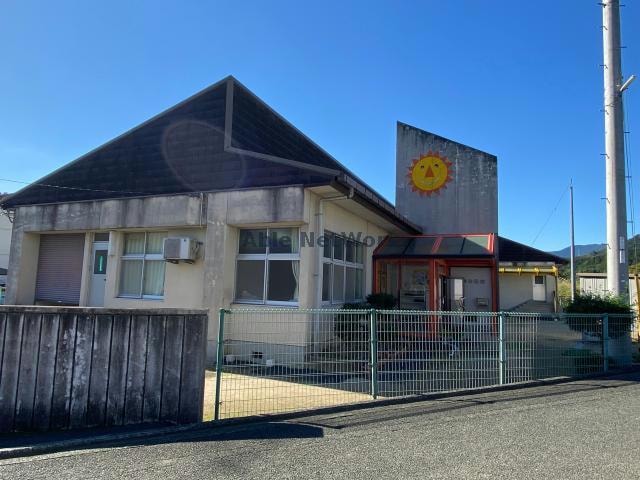 大洲市立久米幼稚園(幼稚園/保育園)まで639m クリスタルヒルズ