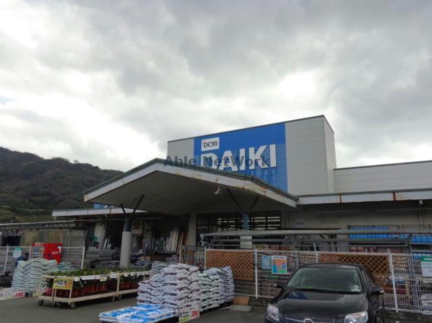 DCM保内店(電気量販店/ホームセンター)まで1474m サン・フィオーレ