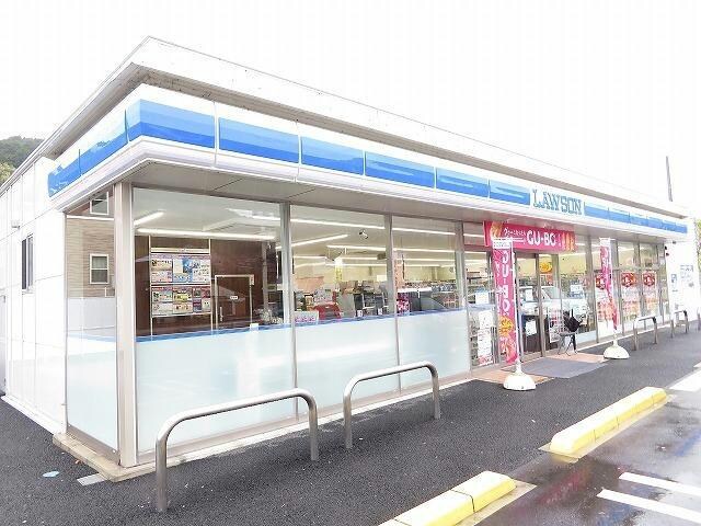 ローソン大洲東大洲店(コンビニ)まで986m 中野貸家（中村）