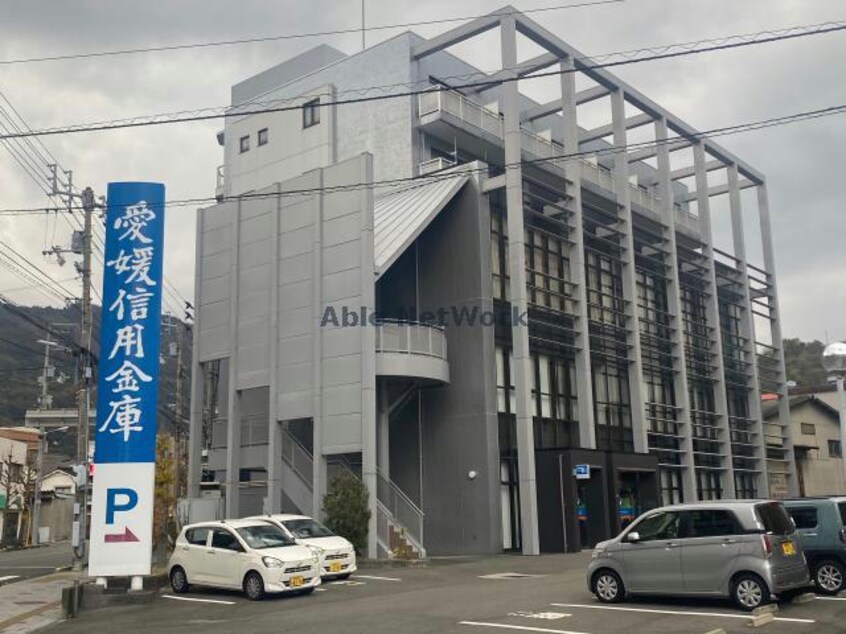 愛媛信用金庫八幡浜支店(銀行)まで521m メゾン喜多町