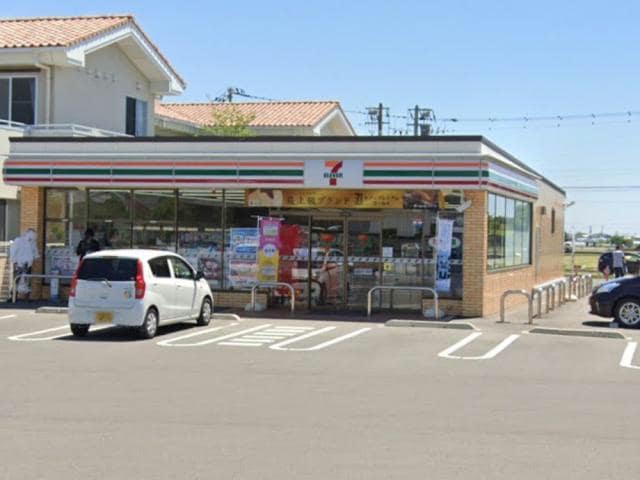 セブンイレブン藍住新居須店(コンビニ)まで811m グランドゥール　Ａ・Ｂ
