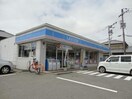 ローソン板野犬伏店(コンビニ)まで1318m 愛日ハイツ平田