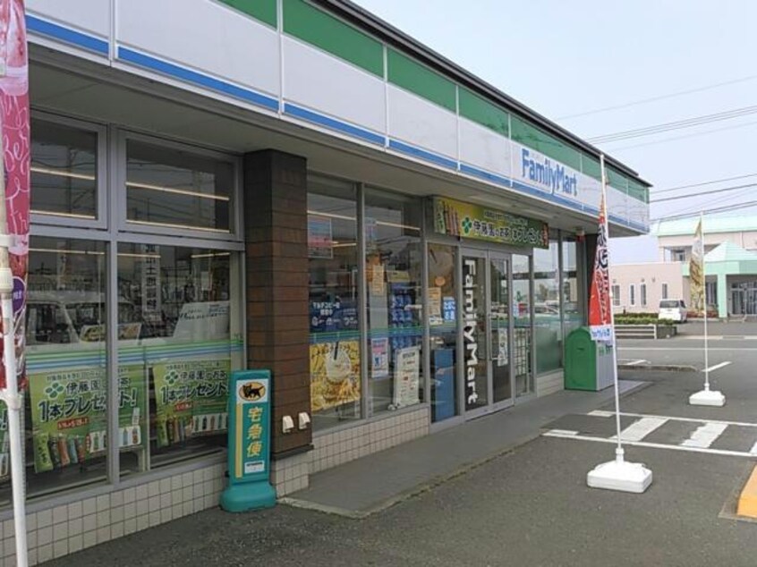 ファミリーマート板野下庄店(コンビニ)まで2078m 愛日ハイツ椎本