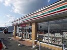 セブンイレブン上板町神宅店(コンビニ)まで1945m クワ　フォレスト