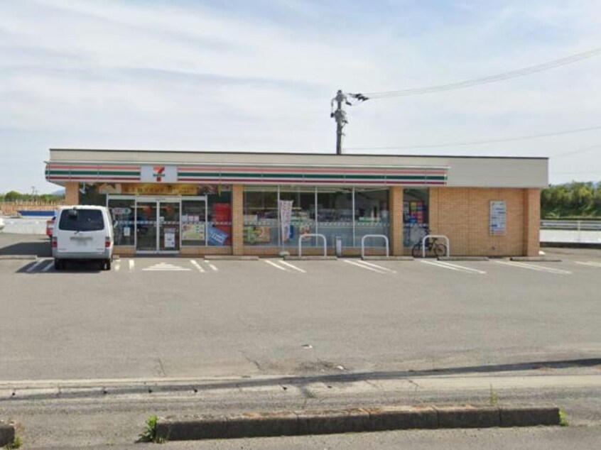 セブンイレブン板野町西中富店(コンビニ)まで4602m シャーメゾン上板