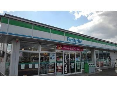 ファミリーマート土成町吉田店(コンビニ)まで1635m ホワイトバードＡ