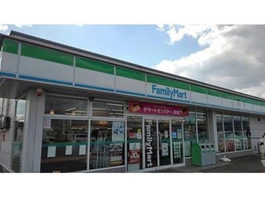 ファミリーマート市場町店(コンビニ)まで2554m ブリリオ