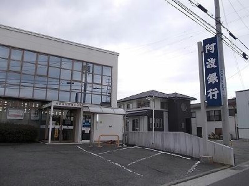 阿波銀行市場支店(銀行)まで3296m ブリリオ