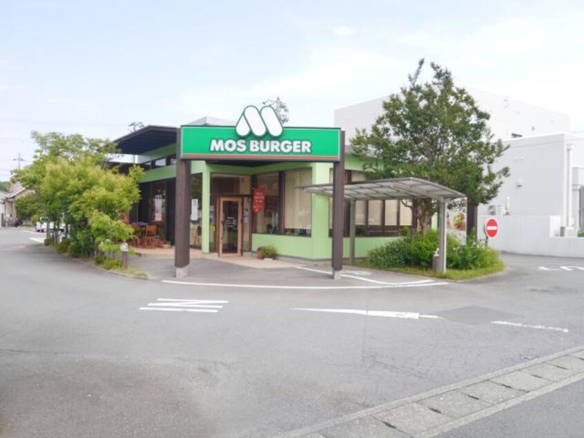 モスバーガー鳴門店(ファストフード)まで881m メゾン　コンソラトゥールA・B