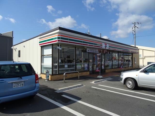 セブンイレブン甲南町新治店(コンビニ)まで1124m ル・プランタン深川