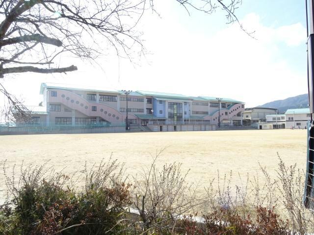 甲賀市立貴生川小学校(小学校)まで1069m ヒューマンハイム貴生川