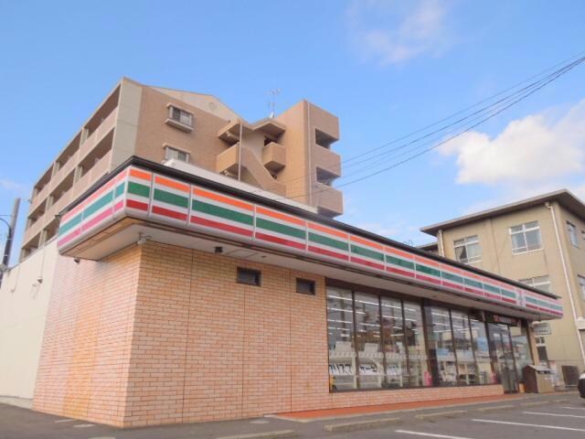 セブンイレブン石部文化ホール前店(コンビニ)まで117m ロイヤルガーデン弐番館