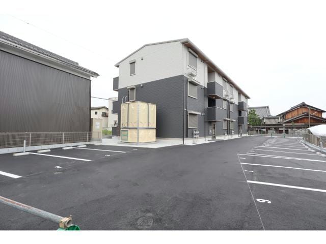  シャーロット石橋駅前