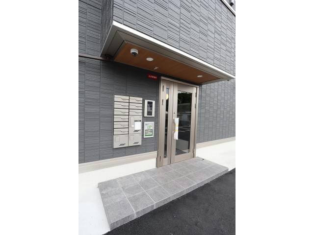  シャーロット石橋駅前