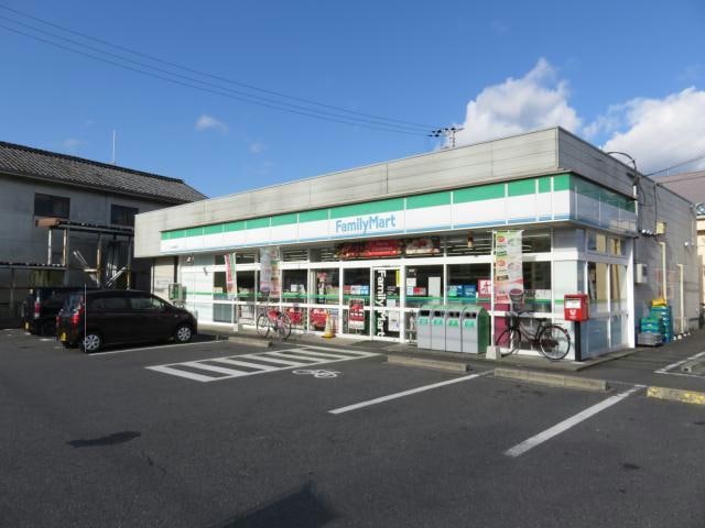 ファミリーマート水口本綾野店(コンビニ)まで647m シャーロット石橋駅前