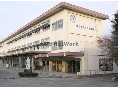 豊川市立中部小学校(小学校)まで928m セレッソトキワ