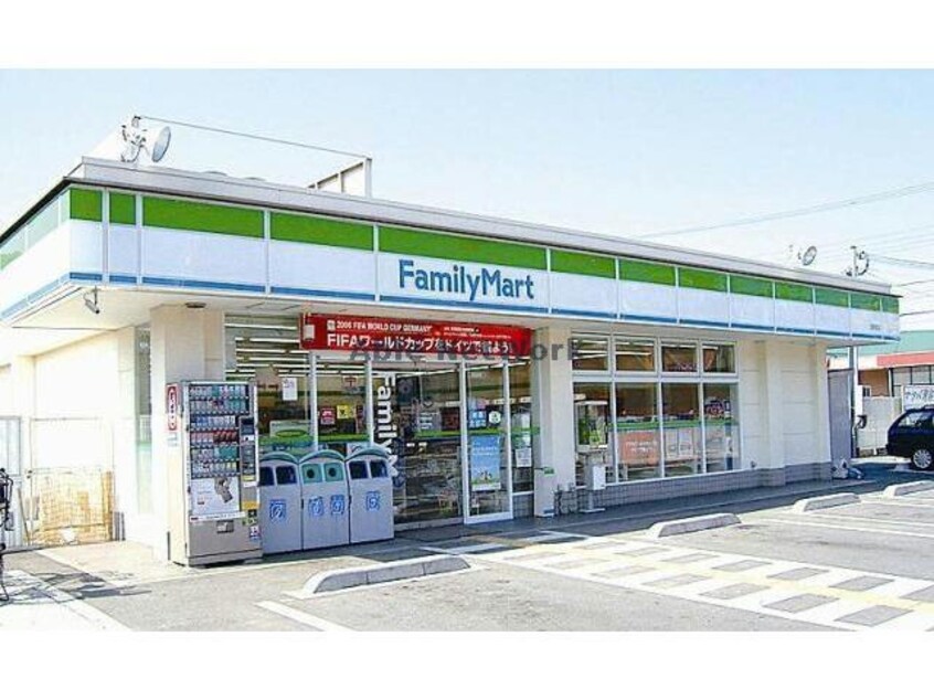 ファミリーマート豊川市田町店(コンビニ)まで743m グランデージ桂