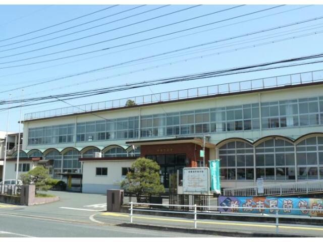 新城市役所(役所)まで806m セザンヌ裏野