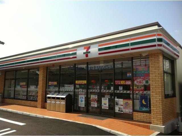 セブンイレブン豊川千歳通3丁目店(コンビニ)まで356m サンシティ寺部