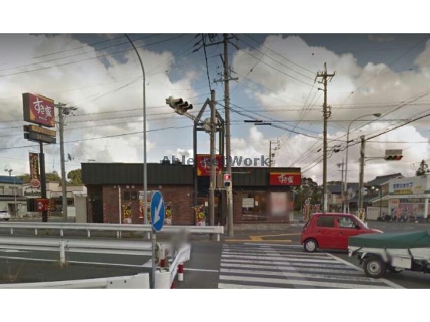 すき家151号新城店(その他飲食（ファミレスなど）)まで877m エレガンシャトー