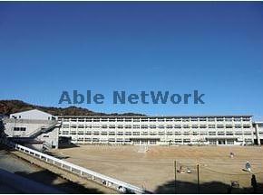 豊川市立西部中学校(中学校/中等教育学校)まで707m エルディム泉5