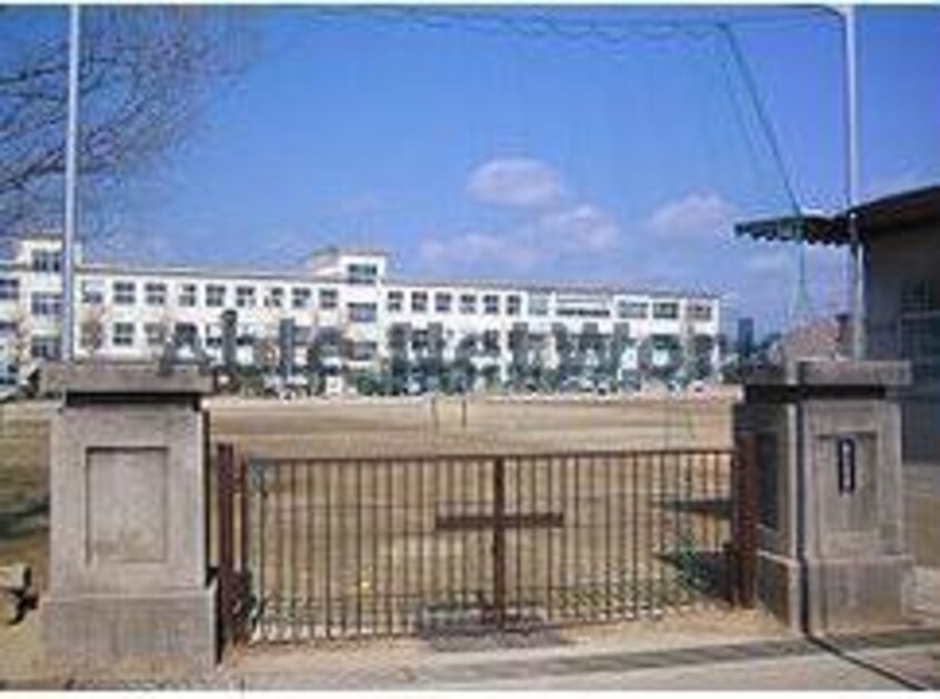 豊川市立小坂井中学校(中学校/中等教育学校)まで1817m パークハイツ東宮
