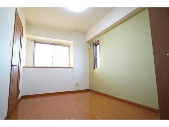 洋室にはさわやかなアクセントクロス♪ グランドガーデンインペリアル