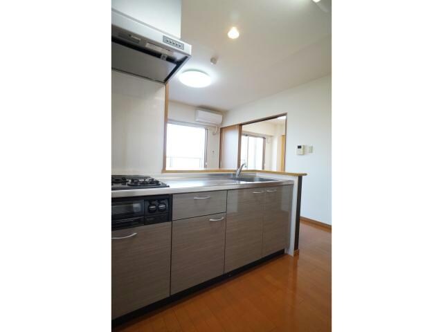 見渡しのよいキッチンスペース♪ グランドガーデンインペリアル