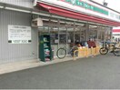 ローソンストア100豊川三蔵子店(コンビニ)まで322m ビートルタウン　パーク街